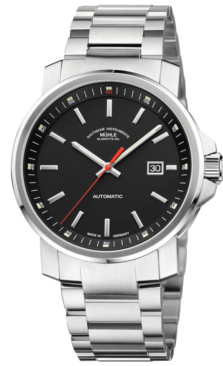 Frontalansicht der Herrenarmbanduhr 29er Big mit schwarzem Zifferblatt und Rehaut im silbernen Gehäuse am Metallband