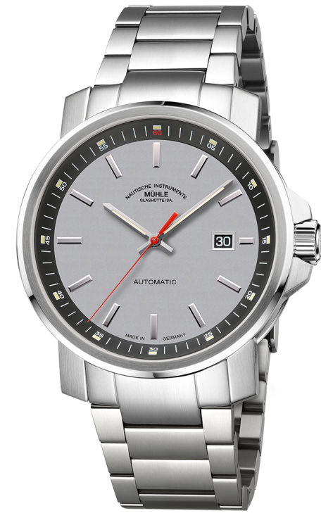 Frontalansicht 29er Big in Silbergrau am Metallband. 3 Zeiger-Uhr mit rotem Sekundenzeiger und Datumsfenster.