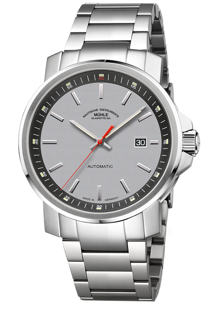 Frontalansicht 29er Big in Silbergrau am Metallband. 3 Zeiger-Uhr mit rotem Sekundenzeiger und Datumsfenster.