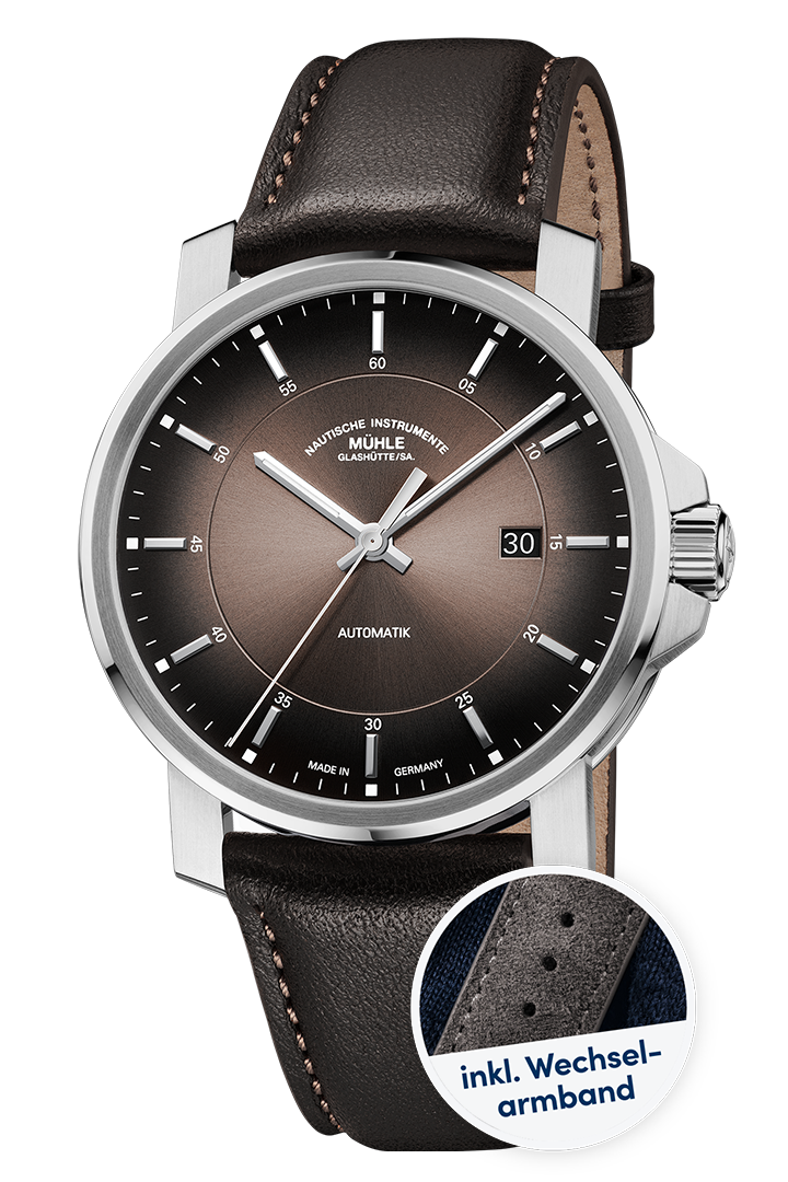 Frontalansicht der Armbanduhr 29er Casual mit samtbraunem Zifferblatt, silbernem Gehäuse und braunem Lederband. Im kleinen Kreis ein Ausschnitt des grauen Veloursbands.