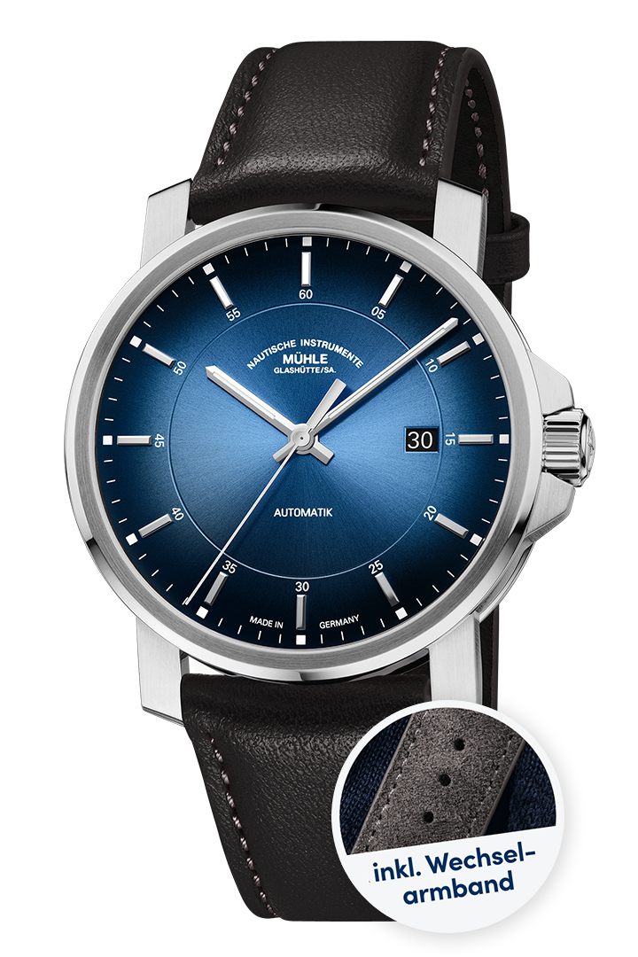 Frontalansicht der Armbanduhr 29er Casual in Küstenblau mit blauem Zifferblatt, silbernen Indizes und Gehäuse am grauen Velourslederband.