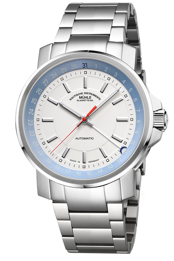 Frontalansicht der 29er Zeigerdatum am Metallband. Dreizeiger-Uhr mit Zeigerdatum, weißem Blatt und hellblauem Rehaut.