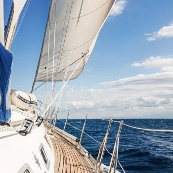 Moodbild eines Segelboots