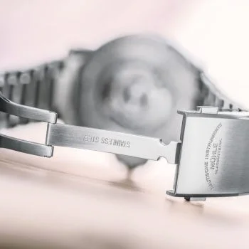 Detailed picture of the folding clasp