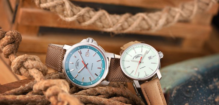 Zwei maritime Armbanduhren mit einem hellblauen und einem mintfarbenem Zifferblatt an hellbraunen Canvasbändern liegen auf verschiedenen Seilen.