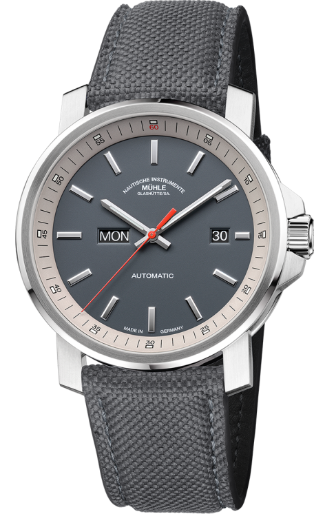 Frontalansicht der Armbanduhr 29er Big Tag/Datum mit grauem Zifferblatt, beigem Rehaut, silbernem Gehäuse und grauem Canvasband.