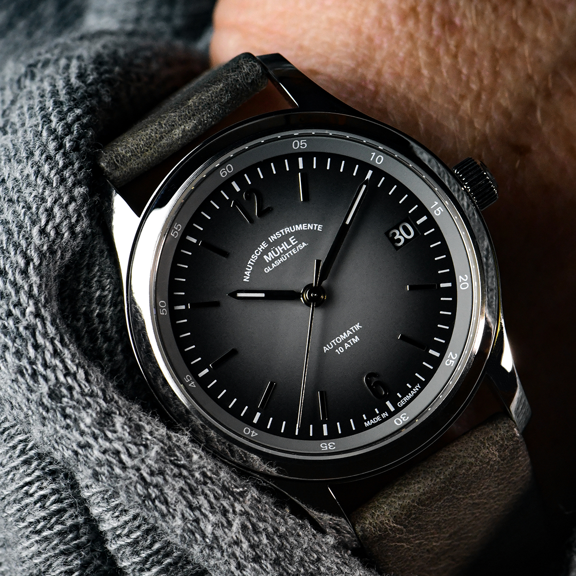 Lunova Lady elegante schiefergraue Damenuhr Mühle-Glashütte