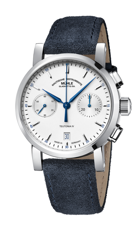Frontalansicht der Armbanduhr Teutonia IV Chronograph mit weißem Zifferblatt im silbernen Gehäuse am blauen Velourslederband.