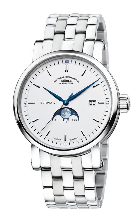 Frontalansicht der Armbanduhr Teutonia IV Mondphase mit weißem Zifferblatt und blauen Zeigern im silbernen Gehäuse am Metallband.