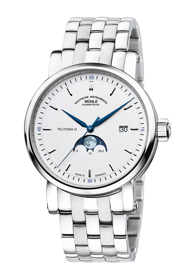 Frontalansicht der Armbanduhr Teutonia IV Mondphase mit weißem Zifferblatt und blauen Zeigern im silbernen Gehäuse am Metallband.