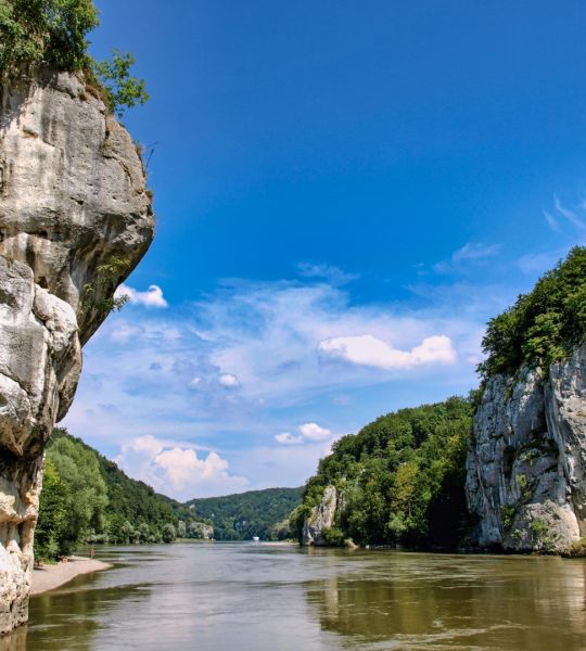 Duie Donau zwischen idyllischen Felswänden