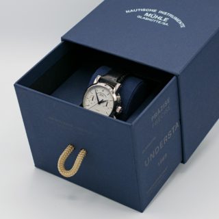 Teutonia IV Chronograph in blauer Uhrenverpackung