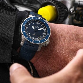 Wristshot Seebataillion GMT mit Taucherequipment im Hintergrund